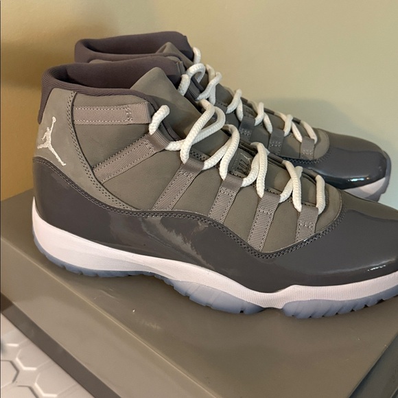 Jordan 11 Retro Grey - Picture 14 of 15